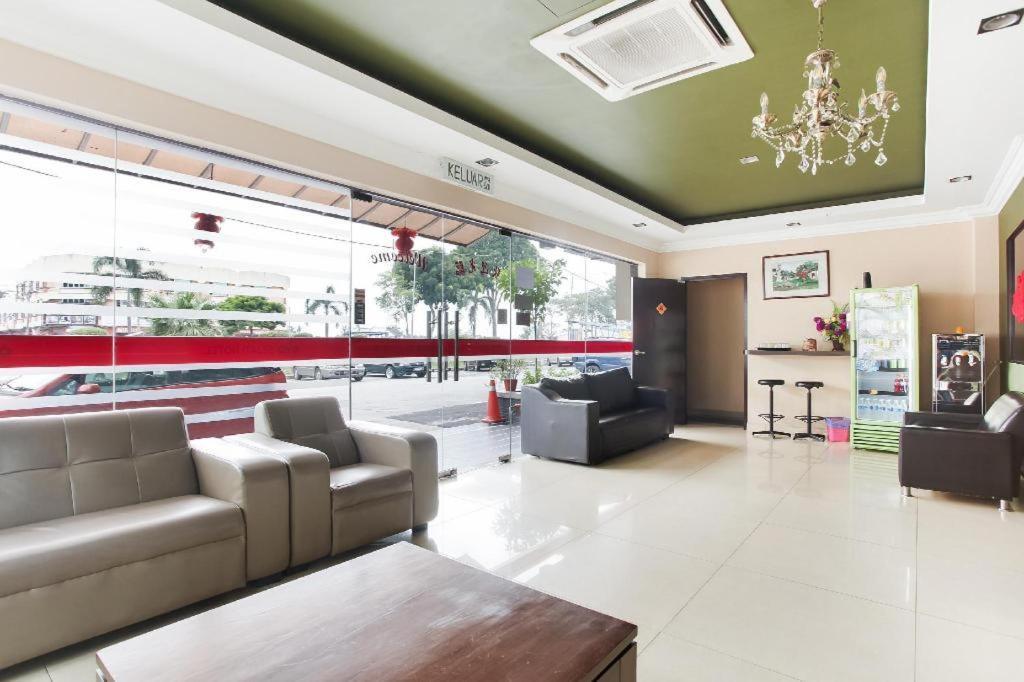 Sejati Hotel Sitiawan Exterior foto