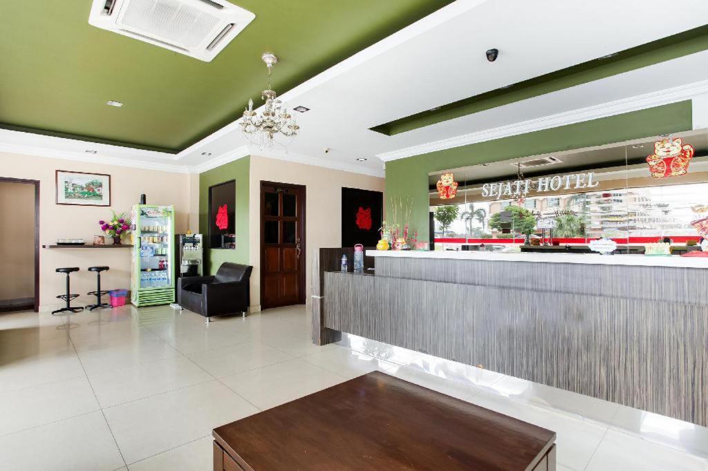 Sejati Hotel Sitiawan Exterior foto